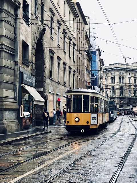 milano taliansko budova spolocnosti v historickom centre